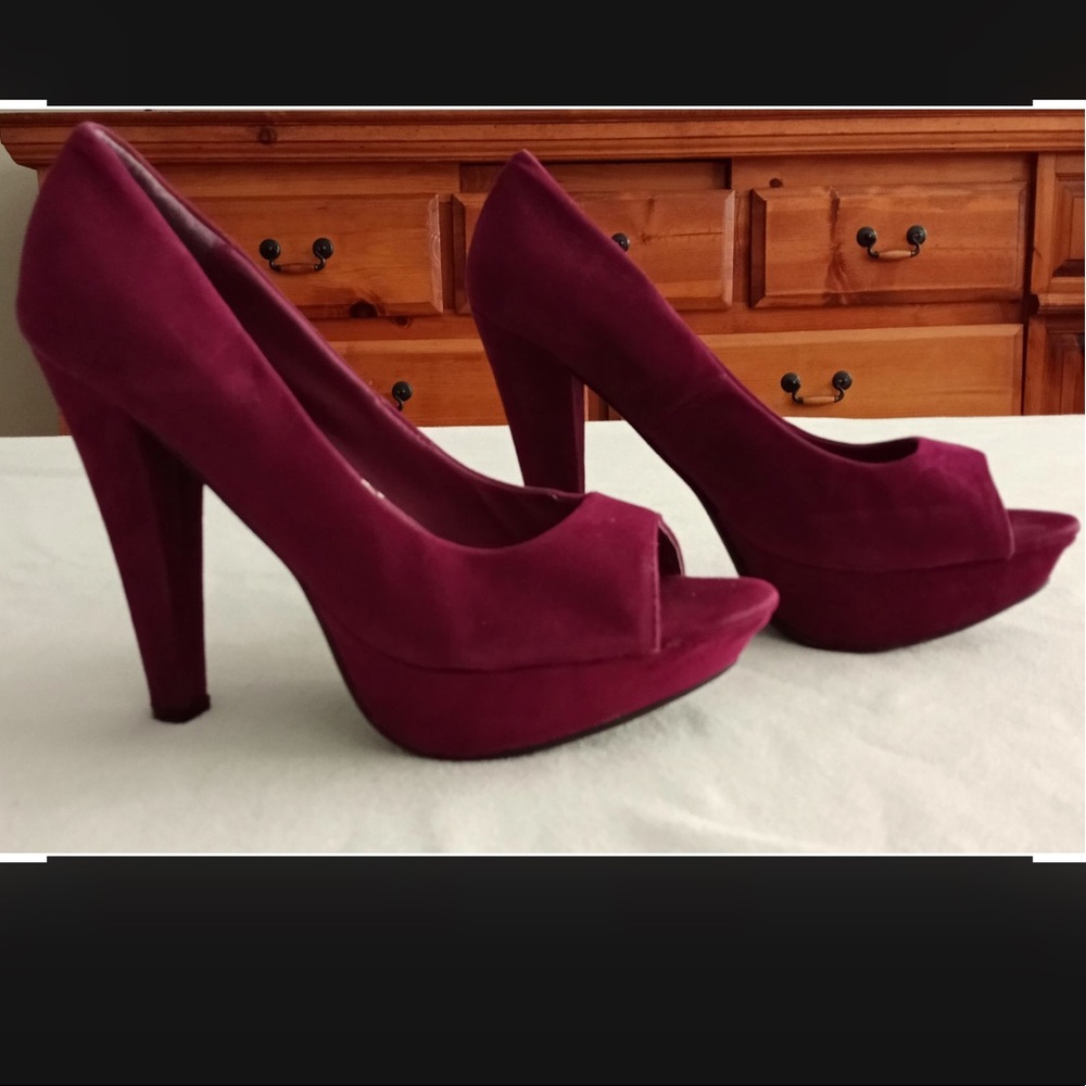 Dollhouse Size 8.5 Berry Platform Heels